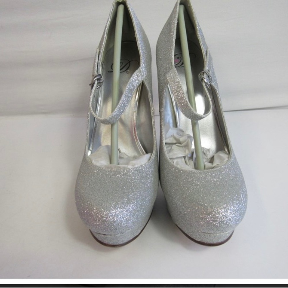 Delicious Silver Glitter Mary Jane Platform Pumps